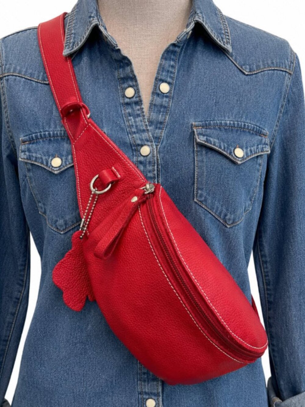 Roots Red Leather Belt Bag Crossbody Adjustable Strap Beaver Charm